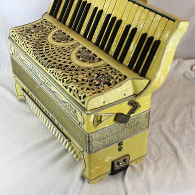 8421 - Decorated Buttercream Galanti Aristocrat NY Piano Accordion LMMM 41 120 - FIXER UPPER FOR PARTS OR REPAIR image 3