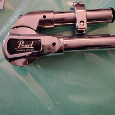 Pearl Uni-lock Tom Mount with Hinged Memory Locks - Chrome image 3