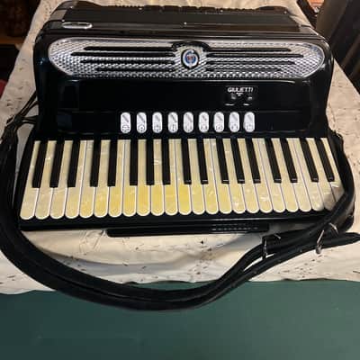 Giuletti F 94 - Black 120 bass accordion image 3