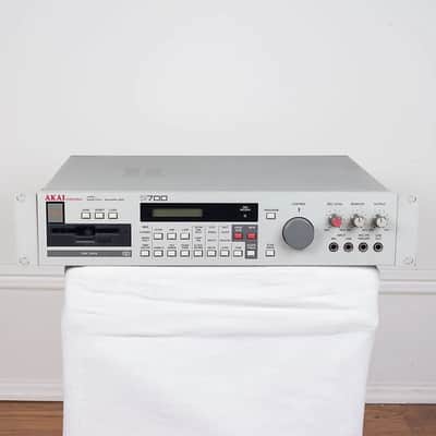 Akai S700 MIDI Digital Sampler w/ ASK70 expansion Board