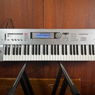 Korg Triton Le 61key MUSIC WORKSTATION KEYBOARD w/ gig bag EXB-SMPL