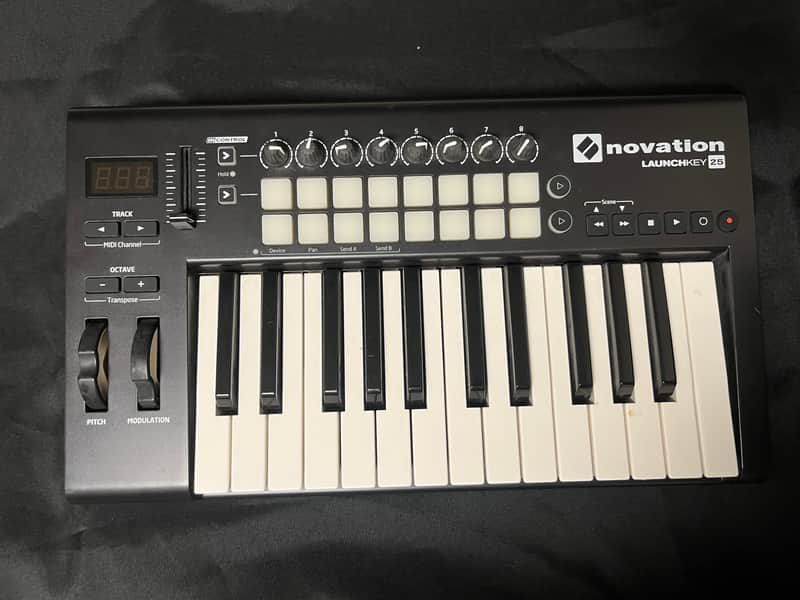 Novation Launchkey 25 MKII MIDI Keyboard Controller 2015 - 2020 - Black image 1