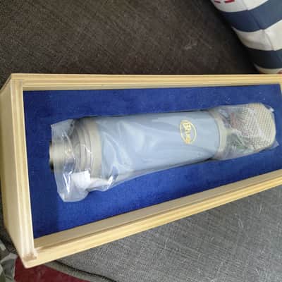 Blue Bluebird Large Diaphragm Cardioid Condenser Microphone 2010s - Blue image 2