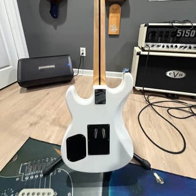 Kramer 84 2017 - Alpine White image 3