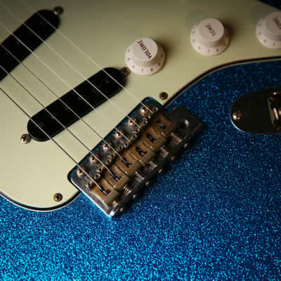 Fender USA Custom Shop 62 Flamethrower Stratocaster Relic Blue Sparkle image 8