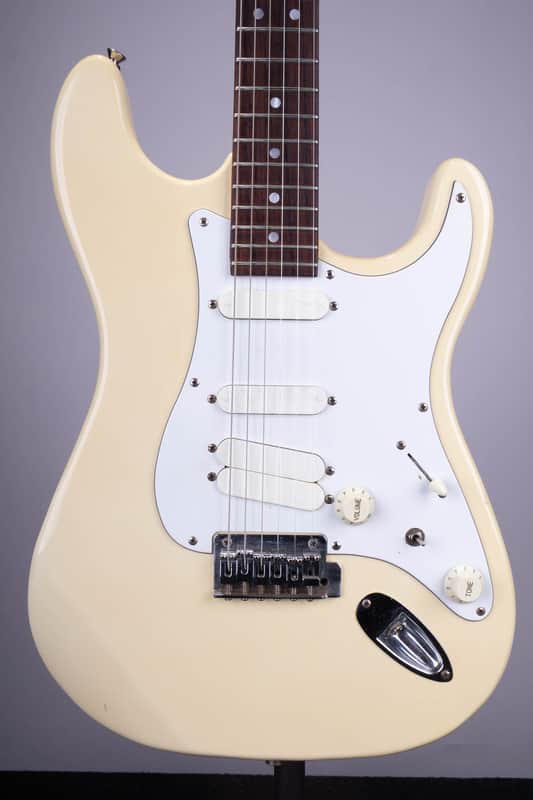 Peavey Predator AX HSS Electric Guitar - White image 1