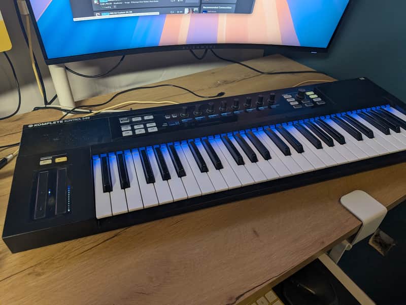 Native Instruments Komplete Kontrol S49 Keyboard Controller