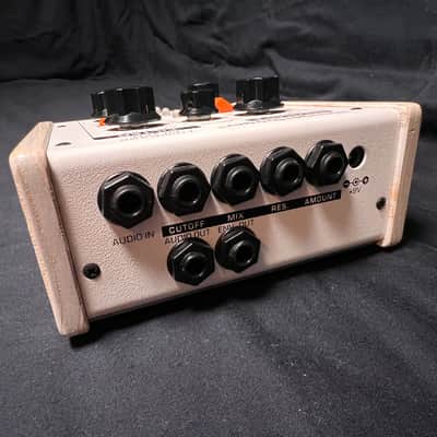 Moog MF-101 Moogerfooger Low Pass Filter  - rare 2011/2012 WHITE EDITION * very good condition * + original adapters Effect pedal / FX pedal image 7