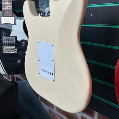 Fender MIJ ST68 Stratocaster Vintage White 2014 Electric Guitar image 12