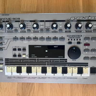 Roland MC-303 Groovebox 1990 - 1998 - Silver