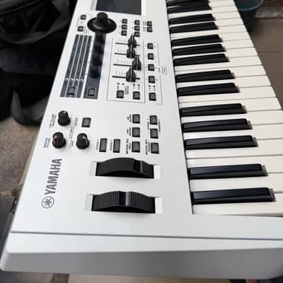 Yamaha MODX6 61-Key 16-Voice Synthesizer 2022 - Present -WHITE image 7