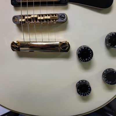 Video Demo Hohner Vintage RARE 1977 WHITE with Gold Hardware Hohner Japan L-59 Les Paul Style Electric Guitar New Strings Pro Setup Original Hard Shell Case image 3