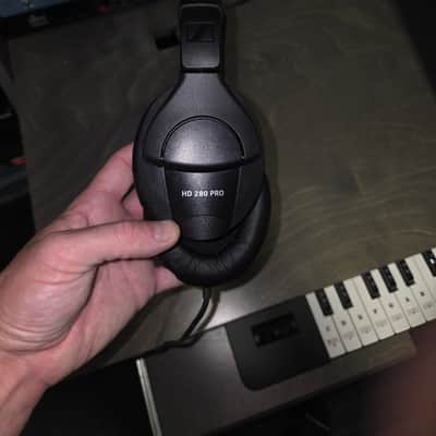 Sennheiser HD 280 Pro Over Ear Headphones 2010s - Black image 2