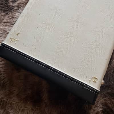 Fender Limited Edition G&G Legacy Series Strat / Tele USA Hard Case - Snake Skin White image 6