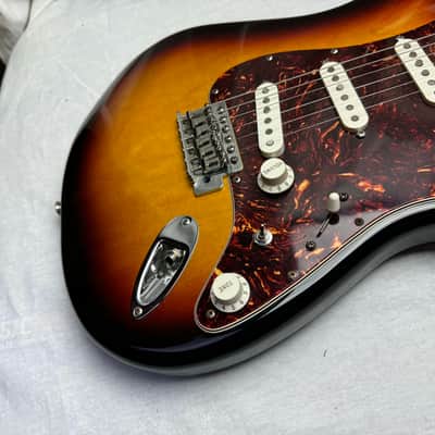 Fender Deluxe Roadhouse Stratocaster Guitar 2008 - Brown Sunburst / Maple neck image 6
