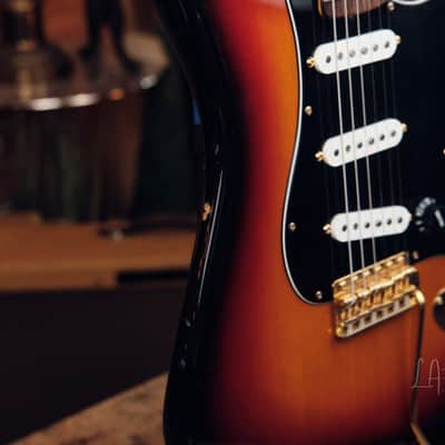 1993 Fender Japan ST-62G Stratocaster – Fujigen Era – Gold Hardware in 3-Tone Sunburst! image 5