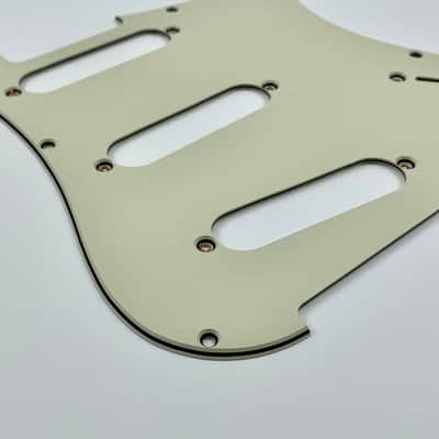 Silver Sky Se vintage mint green pickguard & parchment pickup covers, knobs & switch tip image 5