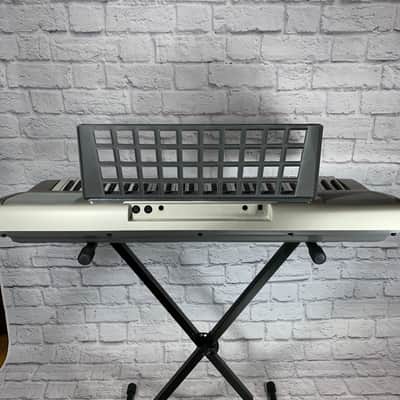 Yamaha PSR E313 61 Key Keyboard Electric Piano image 8