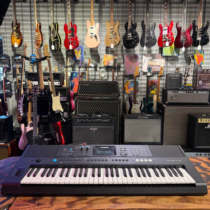 Yamaha PSR-E473 61-Key Portable Keyboard image 1