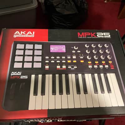 Akai MPK25