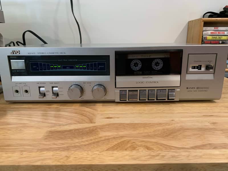 JVC KD-V11 1982-86 - Silver image 1