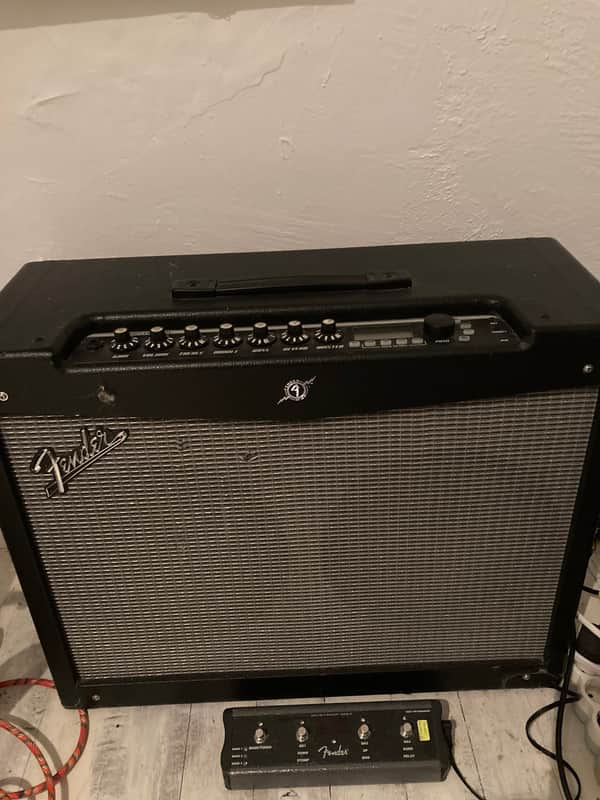 Fender Mustang amp Model 4 2000s image 1