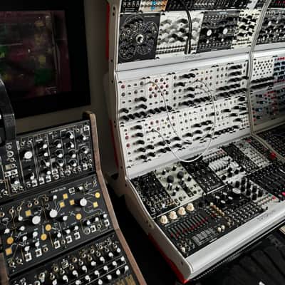 3 x Tiptop Audio Mantis Eurorack Cases w/rails image 2