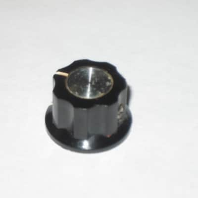 ONE used Toya B-1122 Vintage Boss Pedal Replacement KNOB, JAPAN, 1980s, fits split shaft pot - for OD1,DM2,PH1,CE2&more [NO pot/NO pedal(s)] black hard plastic, top side has silver colored reflector, 1 set screw, center under-side is brass color metal image 16