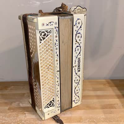 Hohner Vintage 1930's White Accordion Very Cool Original Case, Help Small Business & Buy it Here ! image 8