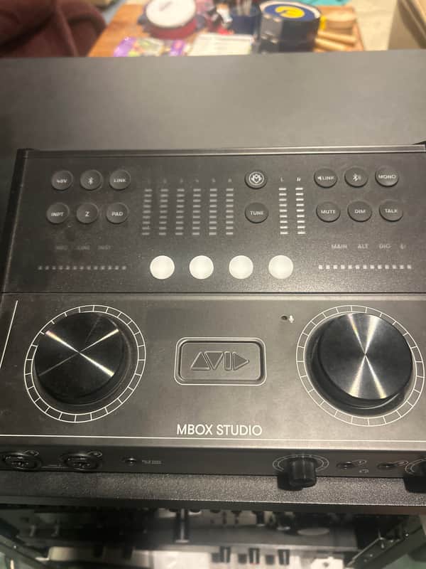 Avid MBox Studio 21x22 USB-C Audio Interface 2022 - Present - Black image 1