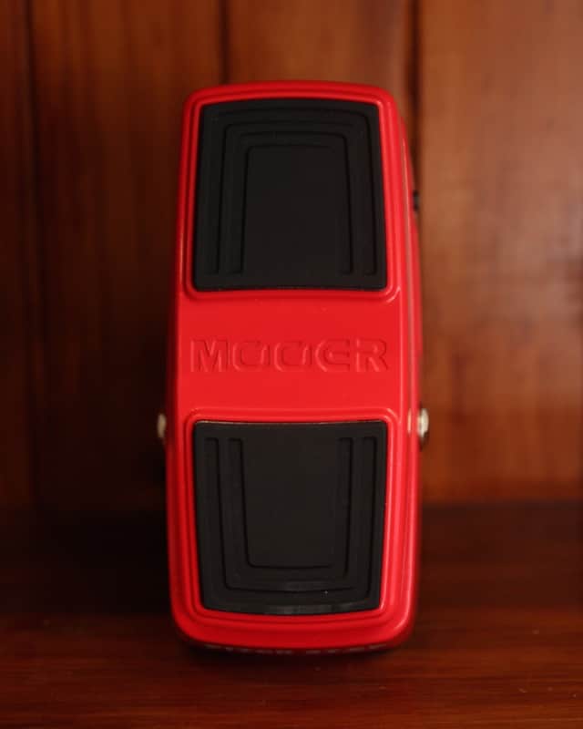 Mooer Pitch Step Polyphonic Pitch Shifter & Harmonizer | Reverb