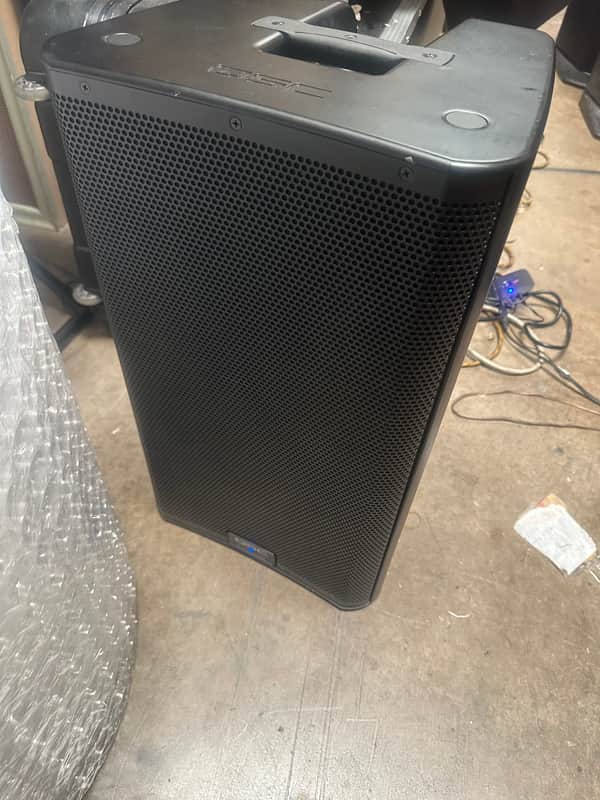 QSC K12.2 2-Way 2000-Watt 12" Active Loudspeaker 2010s - Black image 1