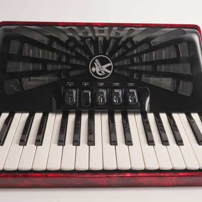 Hohner Bravo III 72 Chromatic Piano Key Accordion (Pearl Red) image 3