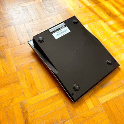 Alesis HR-16 High Sample Rate 16-Bit Drum Machine with original manual + original p.supply and blue led display! image 8