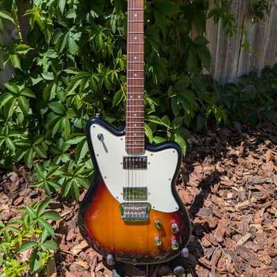 Squier Paranormal Toronado 2022, 3-Color Sunburst image 1