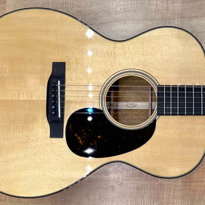 Martin Standard Series 000-18 Acoustic Guitar (2025 Version) image 2