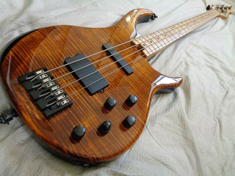 USA Peavey Millennium Plus 4 string bass guitar w/original hard case image 1