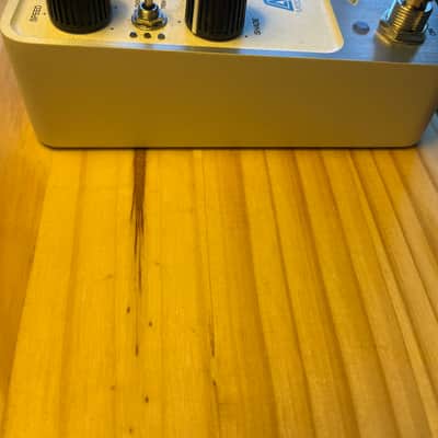 Universal Audio Astra Modulation Machine 2021 - Present - White image 3