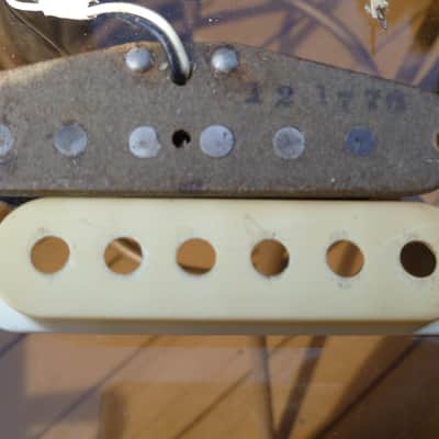 1976 Fender Stratocaster Pickup / Cover image 1