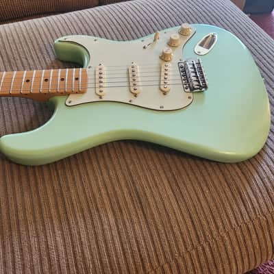 Surf Pearl Fender Player Stratocaster Special Edition with Maple Fretboard image 2