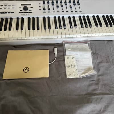 Arturia KeyLab 88 MkII MIDI Controller 2019 - Present - White image 2