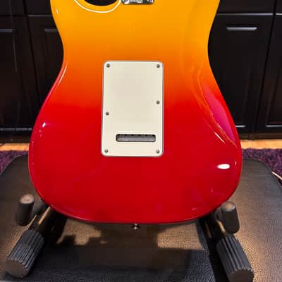 Fender Player Plus Stratocaster 2022 - Tequila Sunrise image 8
