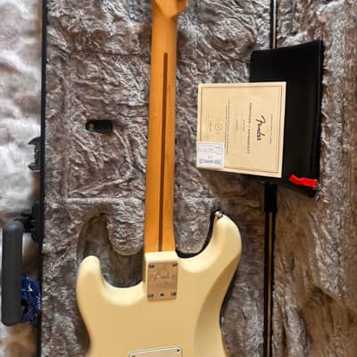Fender American Professional Stratocaster with Maple Fretboard 2019 Olympic White image 7