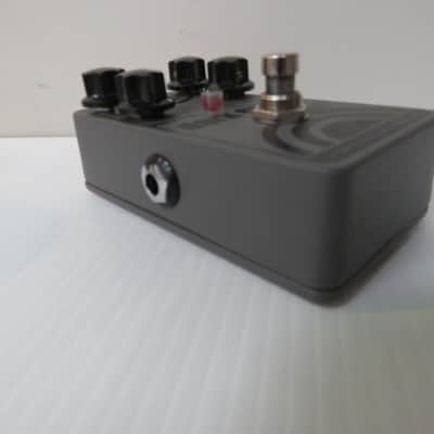 Mr. Black Dark Echo Modulated Echo Generator Effects Pedal - Black image 3