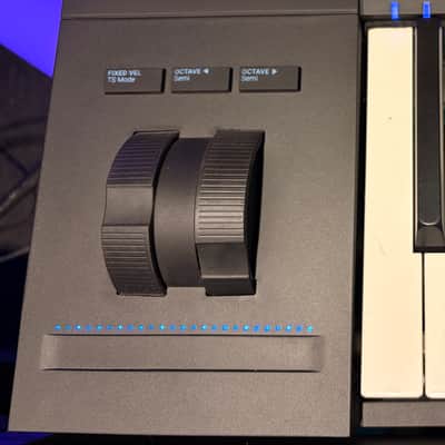 Native Instruments Komplete Kontrol S88 MKii - Black image 3