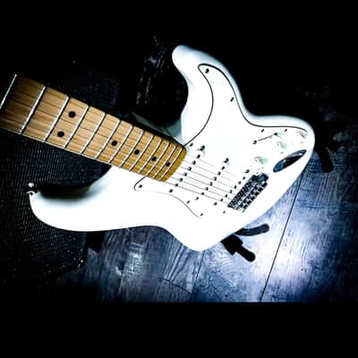 Fender 75th Anniversary Commemorative Stratocaster 2021 - artic white image 3