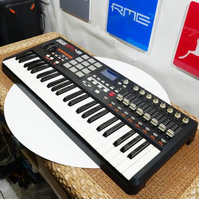 Akai MPK49 49-Key Keyboard Controller – Smart for Home / Kids / Adults
