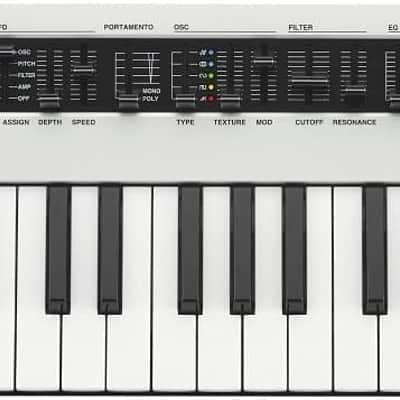 Yamaha REFACE CS Mobile-Mini Analog Modeling Synthesizer With Built-In Speakers