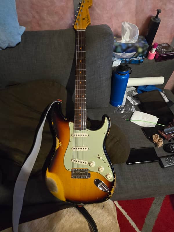 Fender 61 journeyman heavy relic strat 2010-2020 - Sunburst image 1