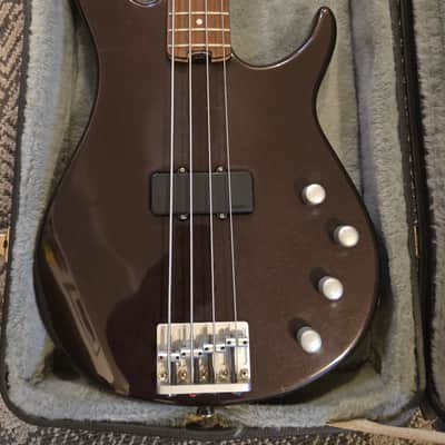 Peavey 4 string bass guitar Fury II image 2